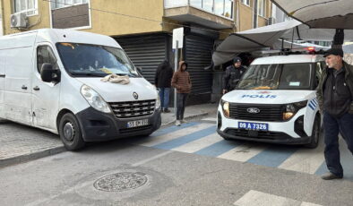 Akraba pazarcıların silahlı yer kavgası: 3 yaralı