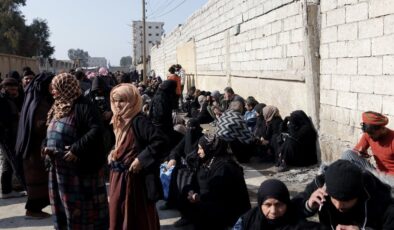 Aktan Hapishanesi önünde ailelerin umutlu bekleyişi sürüyor