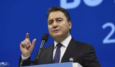 Ali Babacan’dan ’emekli maaşı’ tepkisi: ‘Yoksulluk sınırı 100 bin liraya dayandı, siz hangi 20 bin liradan bahsediyorsunuz?’