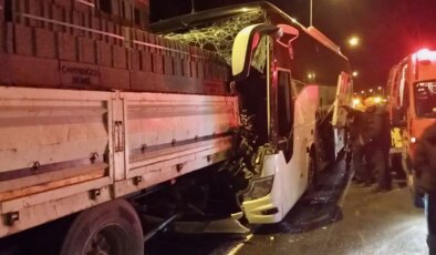 Anadolu Otoyolu’nda feci kaza: Yolcu otobüsündeki muavin hayatını kaybetti