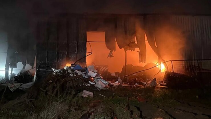 Antalya’da depo yangını: Saatler içinde kül oldu!