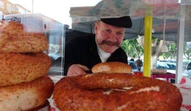 Antalya’da Yeşilçam’ın ünlü oyuncusu simitçi oldu