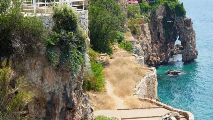 Antalya’nın simgesi falezler tehlikede: ‘Bu kaybın telafisi yok’