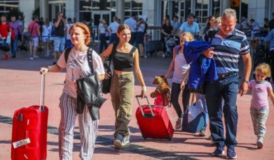 Antalya’ya rekor turist akını: Hava yoluyla 17 milyon ziyaretçi geldi
