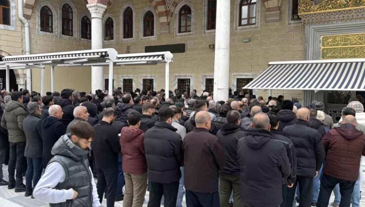 Arnavutköy’de cami avlusunda vurulan yaşlı adam son yolculuğuna uğurlandı
