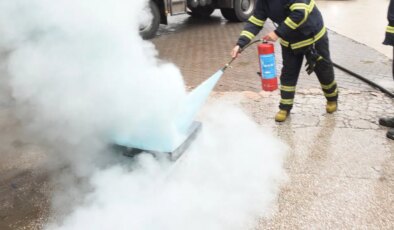 Arnavutköy’de elektrik kabloları patlayarak yandı