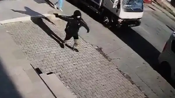 Arnavutköy’de markete silahla ateş açan 14 yaşındaki çocuk yakalandı