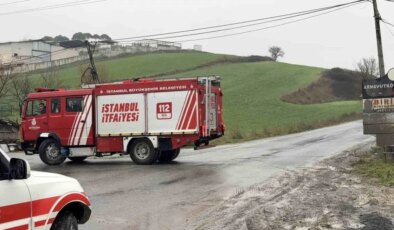 Arnavutköy’de otomobil su kanalına uçtu: Sürücü yaralı