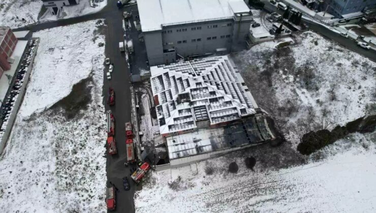 Arnavutköy’de plastik fabrikasında yangın