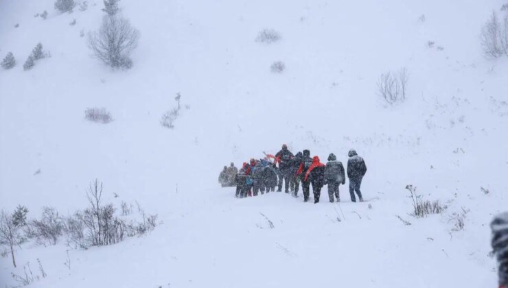 Artvin’de 1 kişinin öldüğü çığda kar altında kalan 2 çoban aranıyor