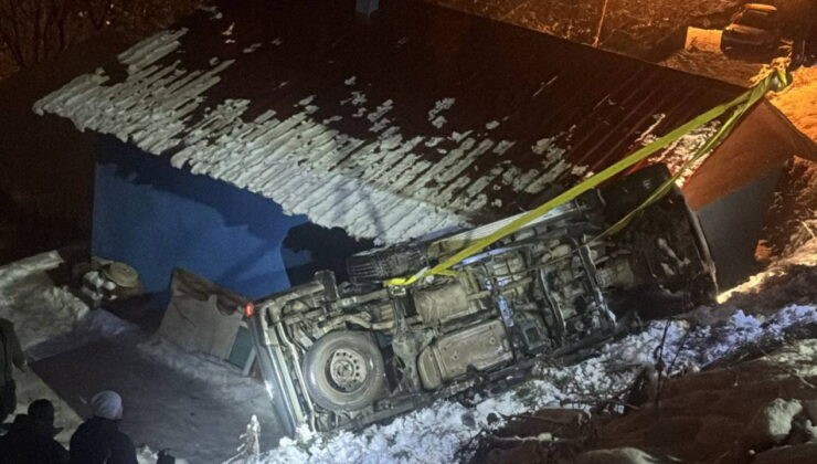 Artvin’de feci kaza… Otomobil şarampole yuvarlandı: Ölü ve yaralı var!