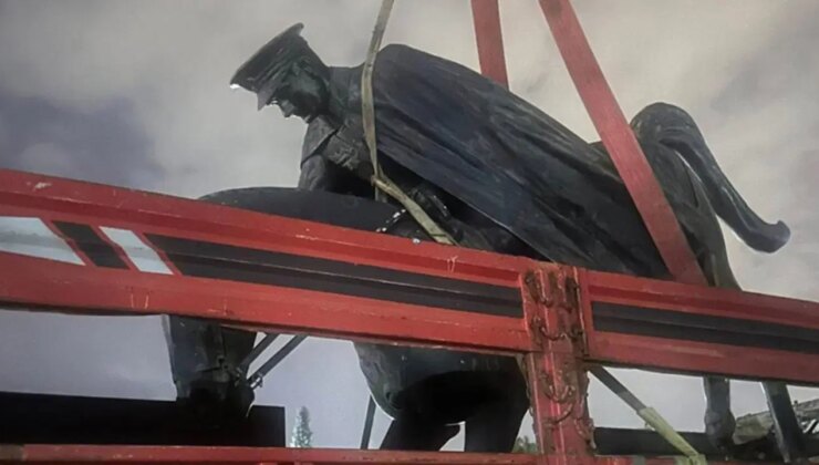 Atatürk heykeli gece yarısı söküldü, yurttaş tepki gösterdi: Gebze Belediyesi’nden açıklama