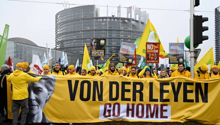 Avrupa Parlamentosu önünde çiftçi protestosu: Von der Leyen evine dön!