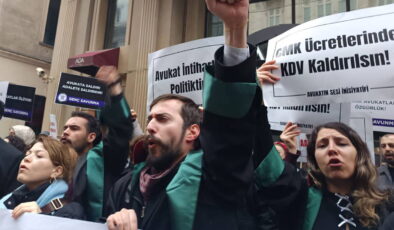Avukatlar tehlikede: İstanbul Barosu önünde ‘Tutsak avukatlar onurumuzdur’ çağrısı