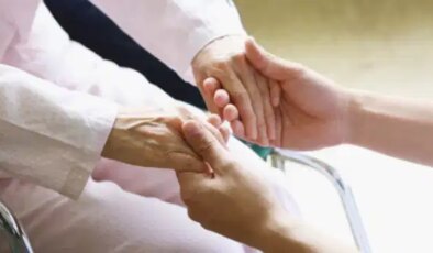 Aylin Nazlıaka’dan Evde Bakım Yönetmeliği’nde yapılan değişikliğe tepki: ‘Engellilerin hakları üzerinden tasarruf yapılamaz’