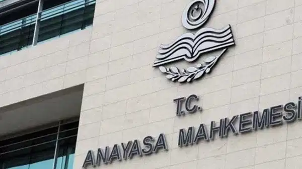 AYM, gazeteciye verilen tazminat cezasını ‘basın özgürlüğünün ihlali’ olarak değerlendirdi