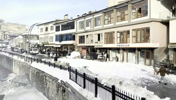 Ayşe’nin ölümü sonrası esnaf tedbir aldı: Biriken kar kütleleri temizleniyor