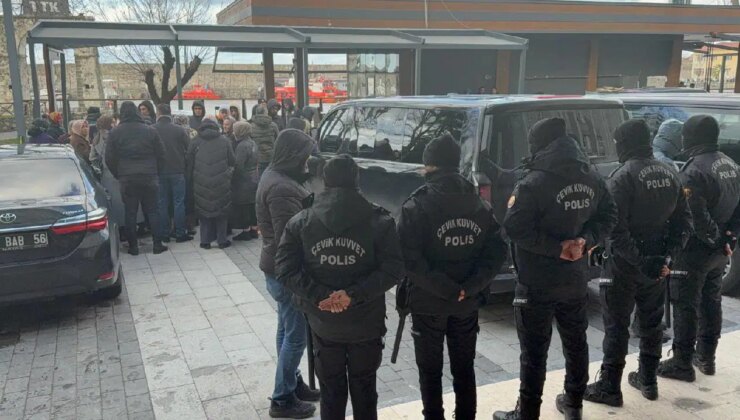 Babaanne ve iki torununu öldüren zanlı hakim karşısına çıktı: Duruşma sonrası ortalık karıştı!