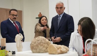 Bakan Ersoy, Türkiye’ye iade edilen eser sayısını açıkladı