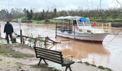 Bartın Irmağı’nın su seviyesi yükseldi: İskele su altında kaldı