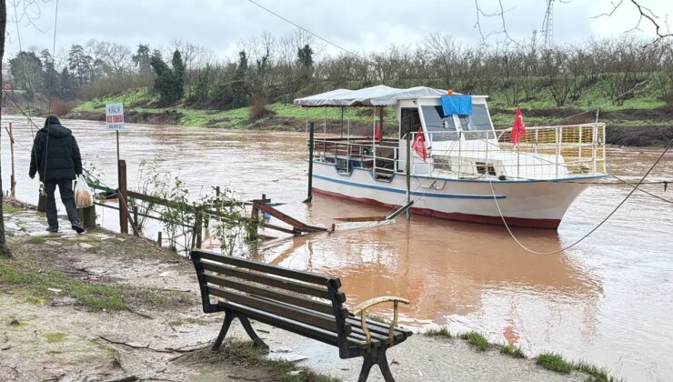 Bartın Irmağı’nın su seviyesi yükseldi: İskele su altında kaldı