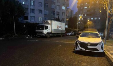 Başakşehir’de park halindeyken freni boşalan tır 5 araca çarptı: 2 araç kullanılamaz hale geldi