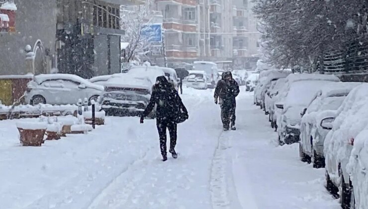 Batman’da köy yolları kardan kapandı, uçuşlar iptal edildi!