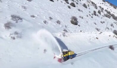 Bayburt’ta kar mesaisi: 44 köy yolu ulaşıma açıldı!