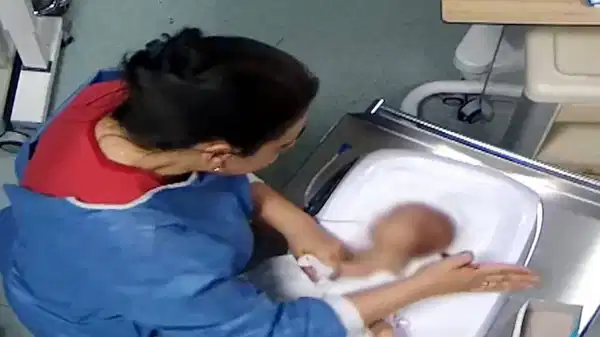 Bebeği darbedip engelli bırakmıştı: O hemşire haberlere ‘erişim engeli’ istedi!