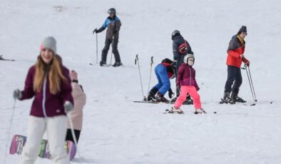 ‘Beyaz cennet’ Uludağ’da kayak öğrenmek cep yakıyor: Saati 4 bin TL!