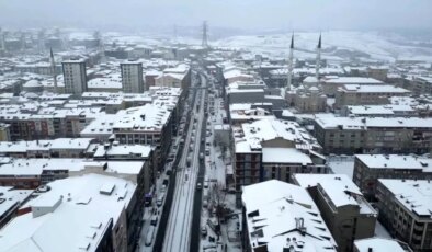 Beyaza bürünen Sultangazi havadan görüntülendi