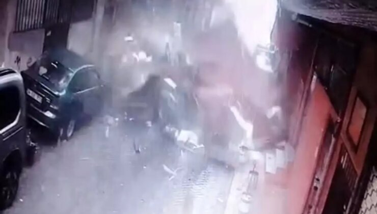 Beyoğlu’nda lodos dehşeti: Uçan çatının altında kalmaktan saniyelerle kurtuldular, o anlar kamerada