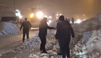 Bitlis’te seyir halindeki yakıt tankeri üzerine çığ düştü; sürücü sağ kurtarıldı