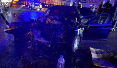 Burdur’da feci kaza… 2 otomobil ve TIR çarpıştı: 1 ölü, 7 yaralı