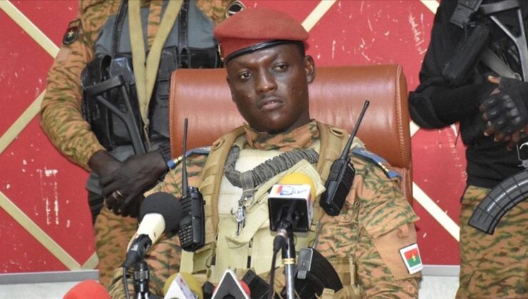 Burkina Faso’da cunta tüm siyasi partileri feshetti