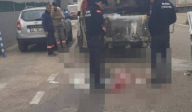 Bursa’da çöp kamyonuyla arkadan gelen otomobilin arasına sıkışan işçi hayatını kaybetti