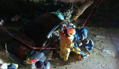 Bursa’da facia gibi kaza! Otomobil ağaca çarptı: 2 ölü, 2 yaralı