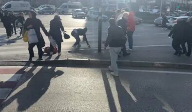 Bursa’da lodos zor anlar yaşattı: trafik lambasına tutundular