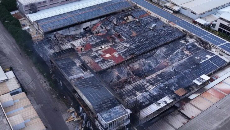 Bursa’daki yangında 12 itfaiyeci dumandan etkilendi: Yanan fabrika havadan görüntülendi!