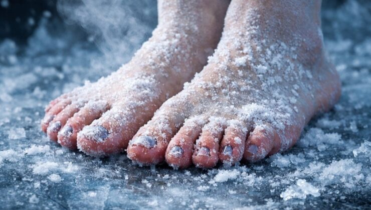 Buz kesen ayakların sebebine bakın! Eğer ısınmıyorsa…