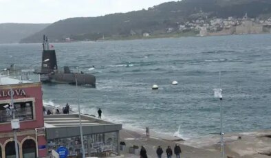 Çanakkale Boğazı fırtına nedeniyle trafiğe kapandı!