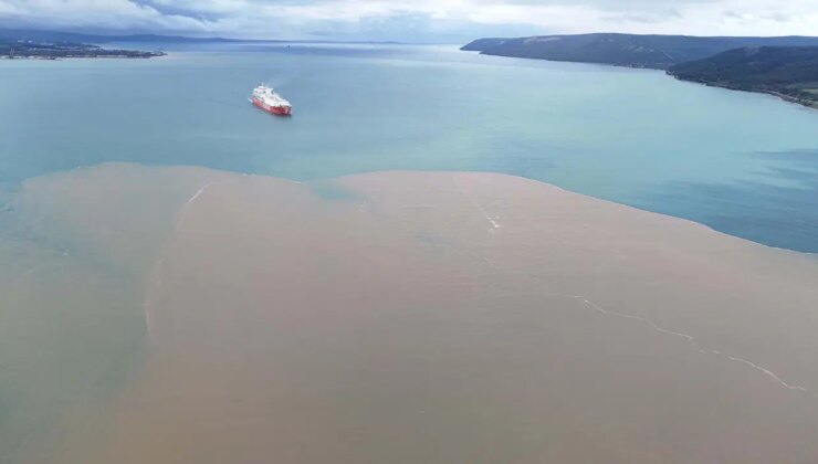 Çanakkale Boğazı’nda denizin rengi kahverengiye döndü
