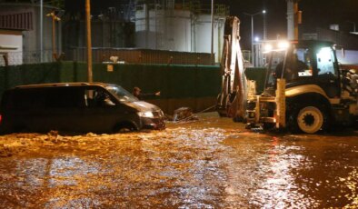 Çanakkale’de şiddetli yağış: Kepez Çayı taştı!