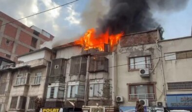 Çatı katında çıkan yangında 150 güvercin öldü