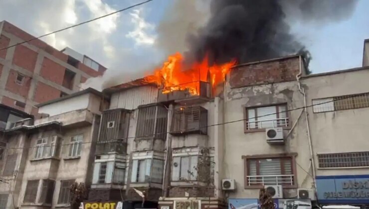 Çatı katında çıkan yangında 150 güvercin öldü