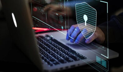 Cep telefonlarına zararlı yazılım yüklediler: Siber dolandırıcılık yapan 2 kişi tutuklandı