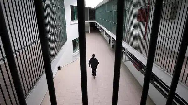 Cezaevinde çıkan tartışma kanlı bitti: 21 hükümlü hastaneye kaldırıldı!