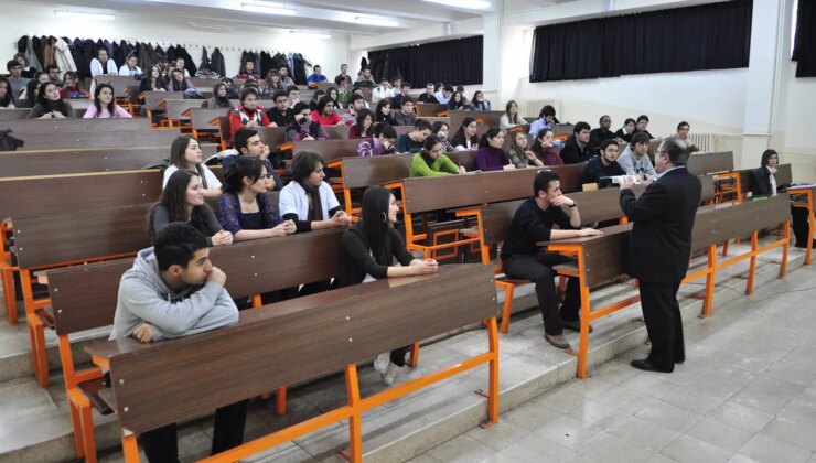 CHP Gençlik Kolları’ndan 133 TL’lik burs açıklaması: ‘Müjde değil, bir sefaletin ilanı’