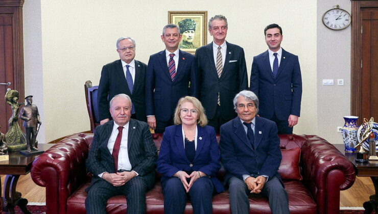 CHP Genel Başkanı Özel, ADD Genel Başkanı Hüsnü Bozkurt ile bir araya geldi