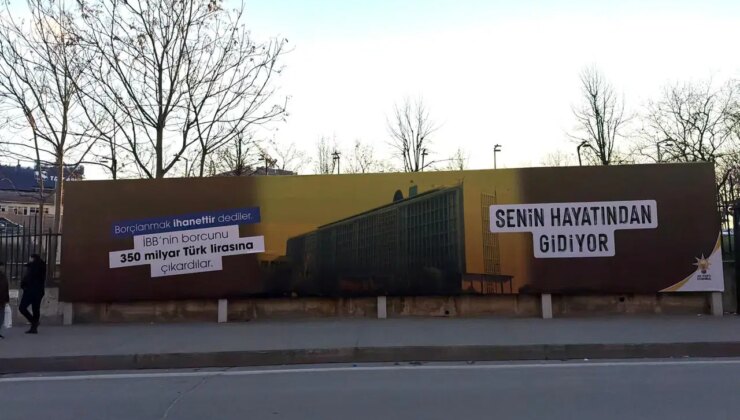 CHP suç duyurusunda bulunmuş, AKP İl Başkanı ‘dezenformasyon’ demişti: O afiş kaldırıldı!